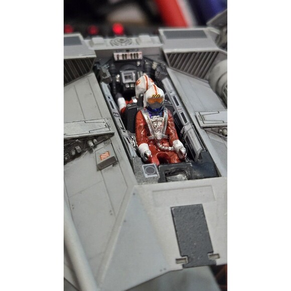 Bandai Star Wars Snowspeeder Star 1/48 Scale Built and Painted With LEDs - Picture 7 of 7